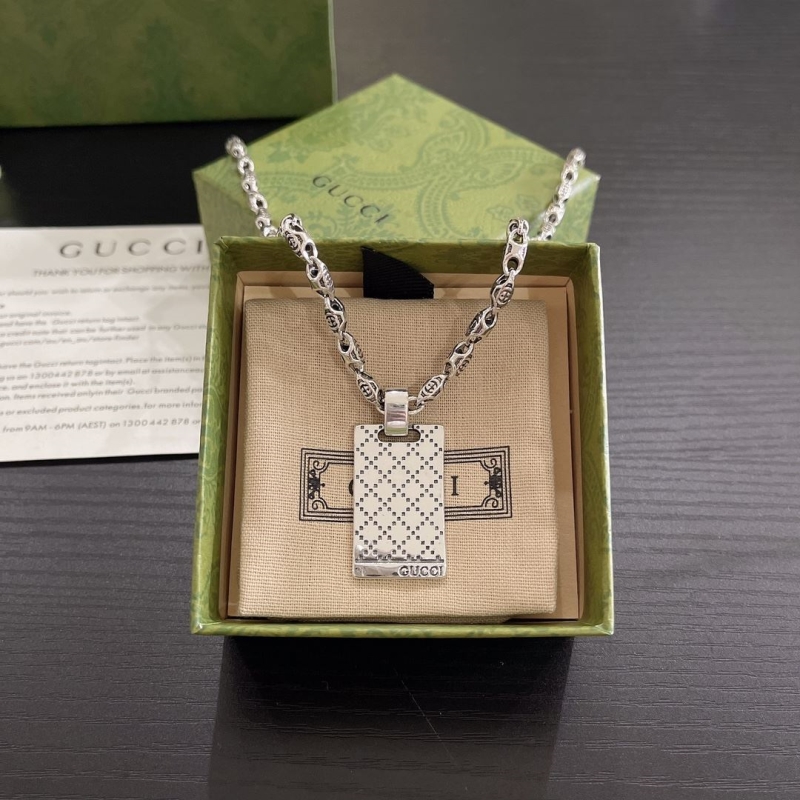 G*u*i necklaces